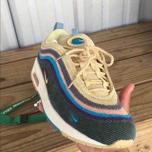 Meet your Posher, Carlos